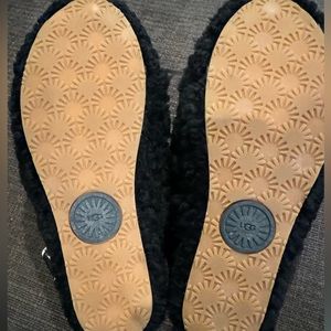 Gently used UGG fuzzy slippers size 8